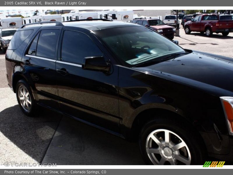 Black Raven / Light Gray 2005 Cadillac SRX V6