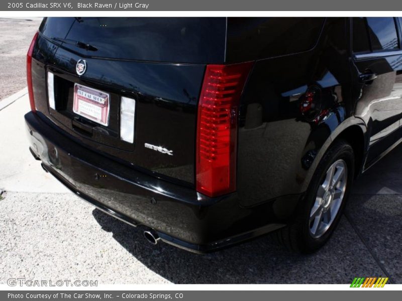 Black Raven / Light Gray 2005 Cadillac SRX V6