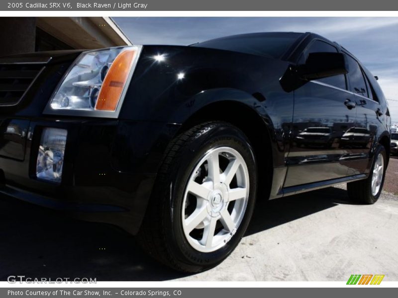 Black Raven / Light Gray 2005 Cadillac SRX V6