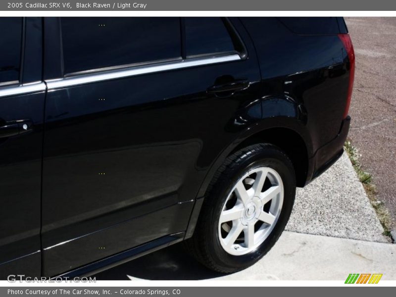 Black Raven / Light Gray 2005 Cadillac SRX V6