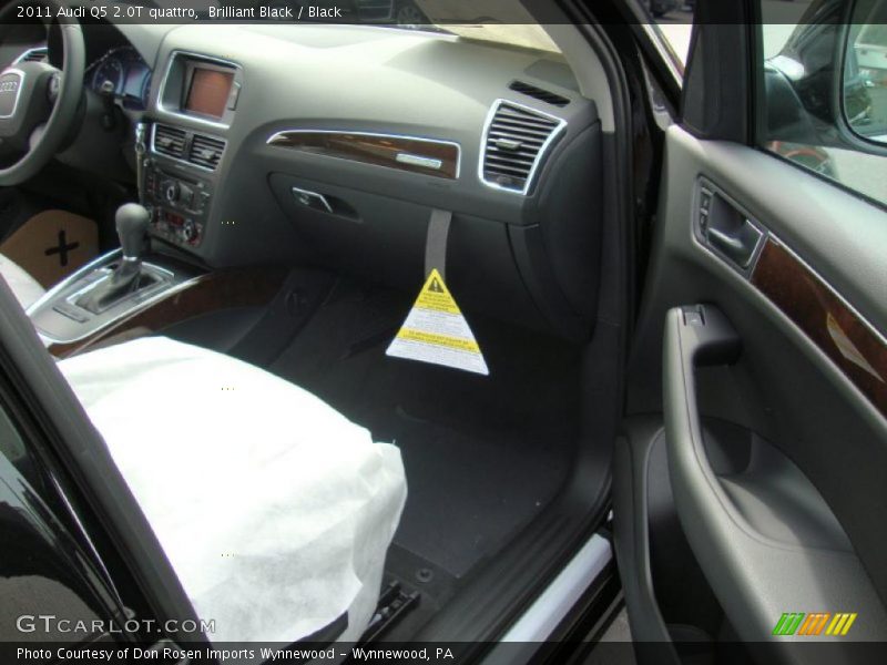 Brilliant Black / Black 2011 Audi Q5 2.0T quattro