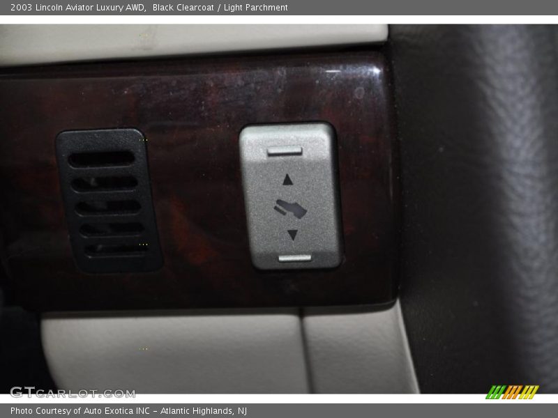 Black Clearcoat / Light Parchment 2003 Lincoln Aviator Luxury AWD