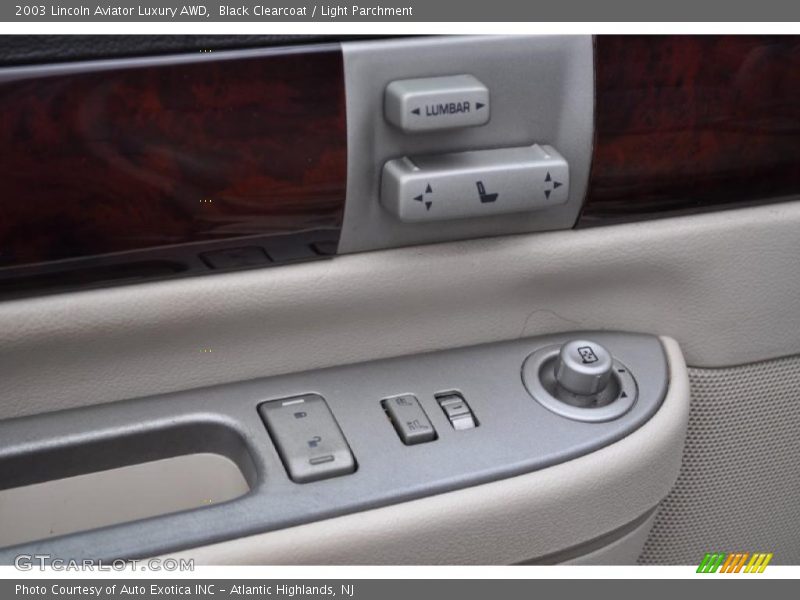 Black Clearcoat / Light Parchment 2003 Lincoln Aviator Luxury AWD