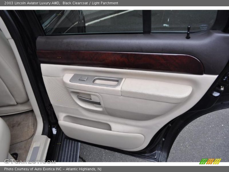 Black Clearcoat / Light Parchment 2003 Lincoln Aviator Luxury AWD