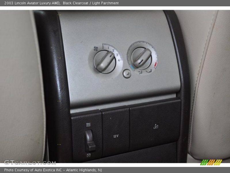 Black Clearcoat / Light Parchment 2003 Lincoln Aviator Luxury AWD