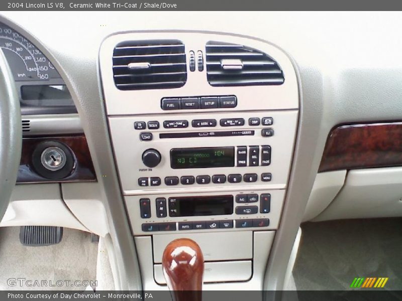 Ceramic White Tri-Coat / Shale/Dove 2004 Lincoln LS V8