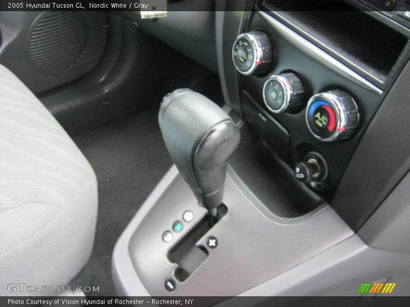 Nordic White / Gray 2005 Hyundai Tucson GL
