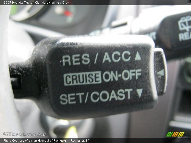Nordic White / Gray 2005 Hyundai Tucson GL