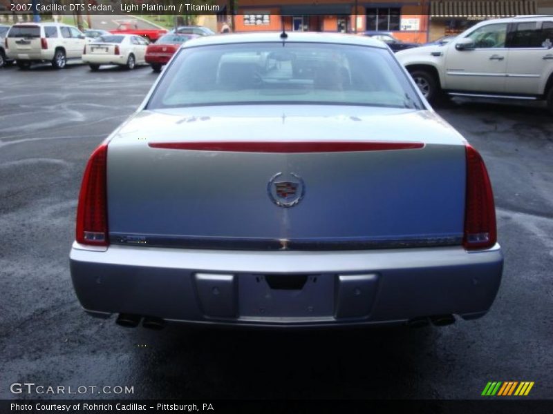 Light Platinum / Titanium 2007 Cadillac DTS Sedan