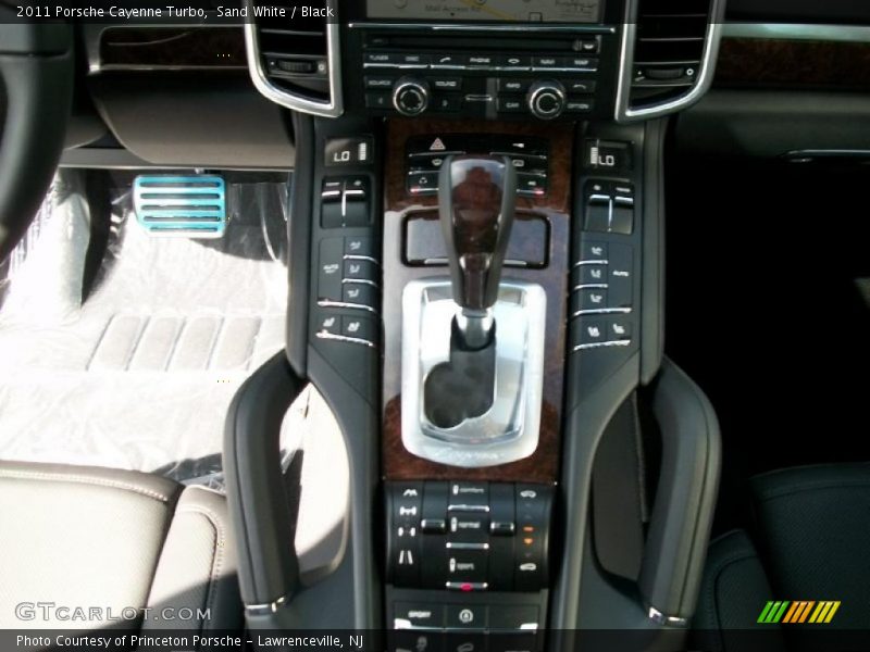 Sand White / Black 2011 Porsche Cayenne Turbo