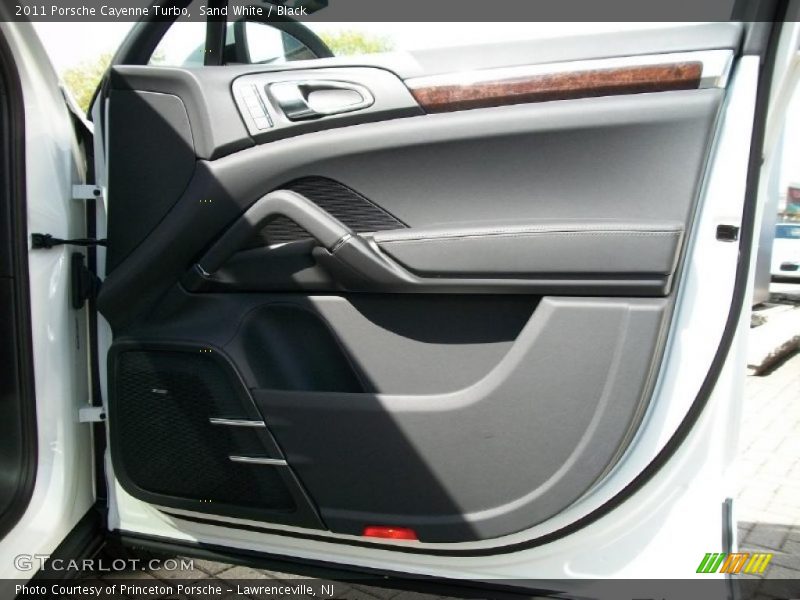 Sand White / Black 2011 Porsche Cayenne Turbo