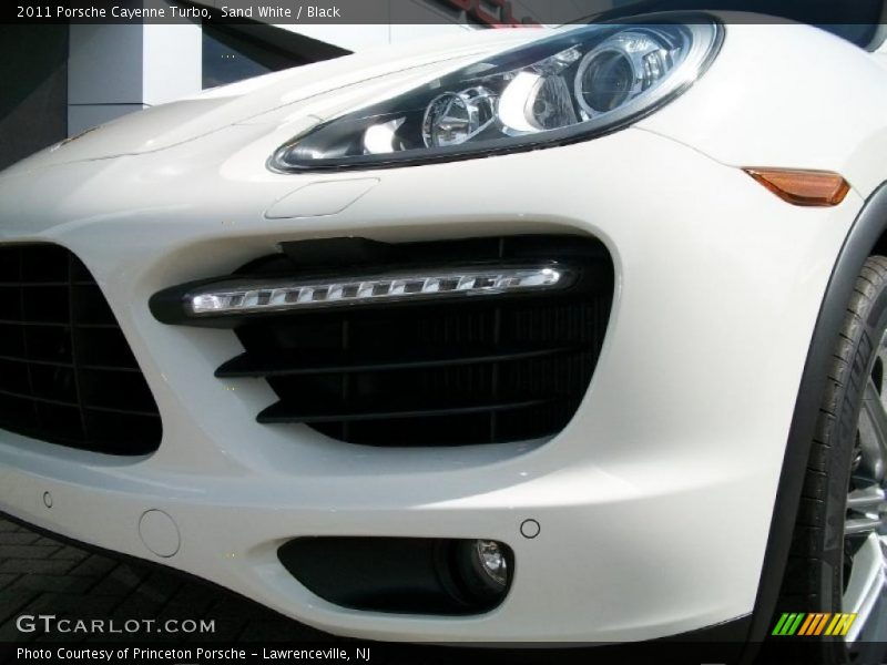 Sand White / Black 2011 Porsche Cayenne Turbo