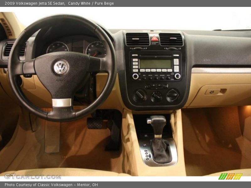 Candy White / Pure Beige 2009 Volkswagen Jetta SE Sedan