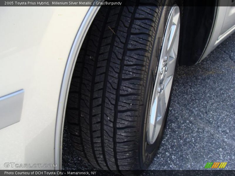 Millenium Silver Metallic / Gray/Burgundy 2005 Toyota Prius Hybrid