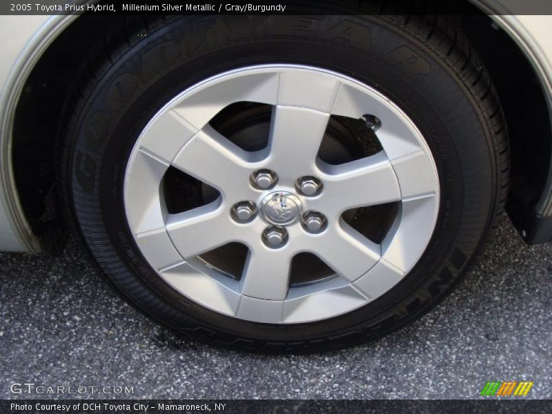Millenium Silver Metallic / Gray/Burgundy 2005 Toyota Prius Hybrid