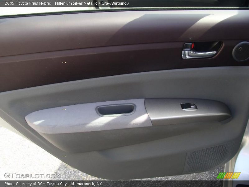 Millenium Silver Metallic / Gray/Burgundy 2005 Toyota Prius Hybrid