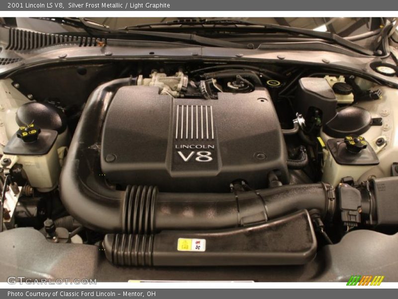  2001 LS V8 Engine - 3.9 Liter DOHC 32-Valve V8
