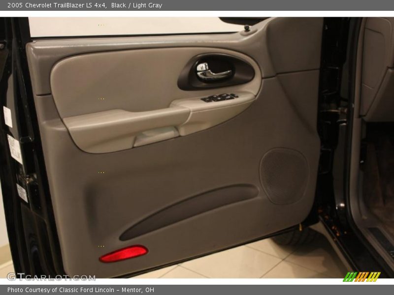 Black / Light Gray 2005 Chevrolet TrailBlazer LS 4x4