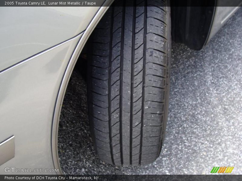 Lunar Mist Metallic / Taupe 2005 Toyota Camry LE