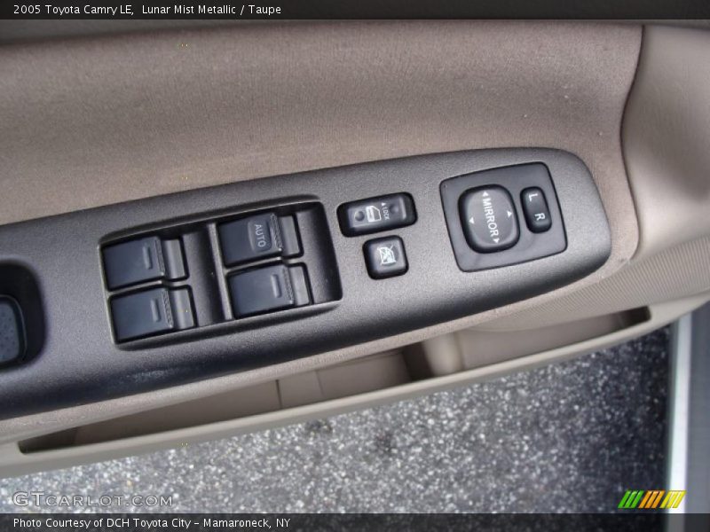 Lunar Mist Metallic / Taupe 2005 Toyota Camry LE