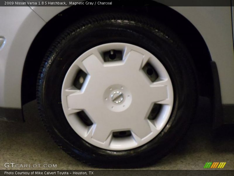 Magnetic Gray / Charcoal 2009 Nissan Versa 1.8 S Hatchback