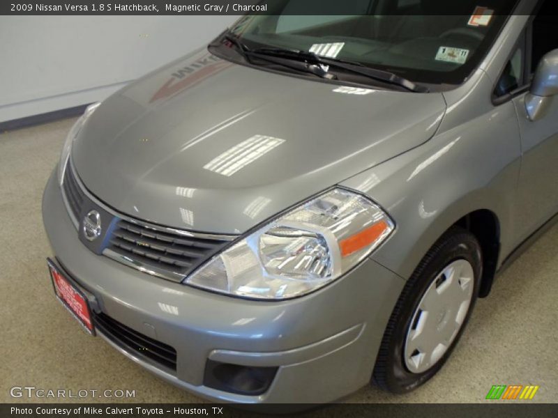 Magnetic Gray / Charcoal 2009 Nissan Versa 1.8 S Hatchback