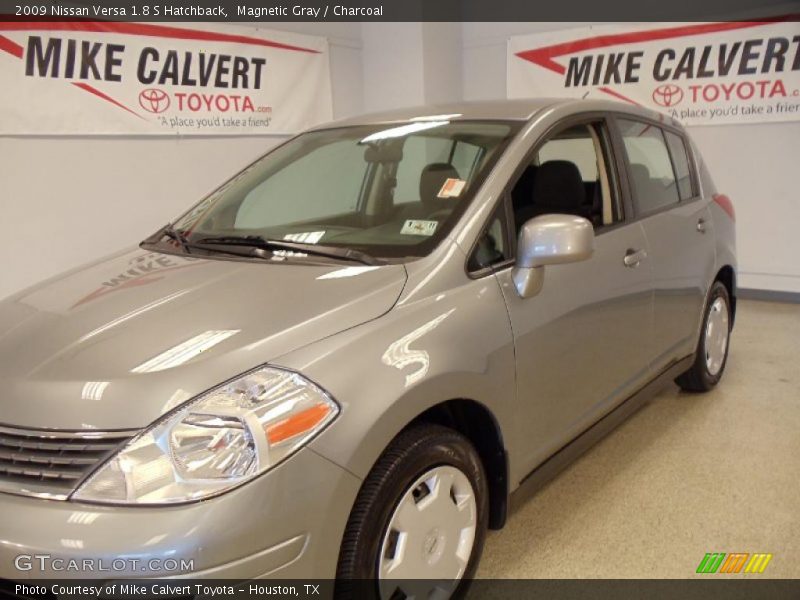 Magnetic Gray / Charcoal 2009 Nissan Versa 1.8 S Hatchback