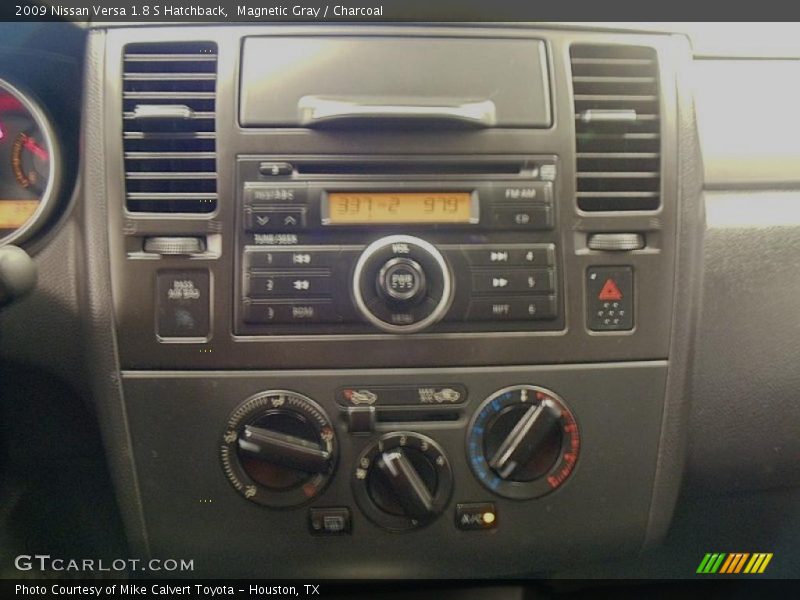Magnetic Gray / Charcoal 2009 Nissan Versa 1.8 S Hatchback