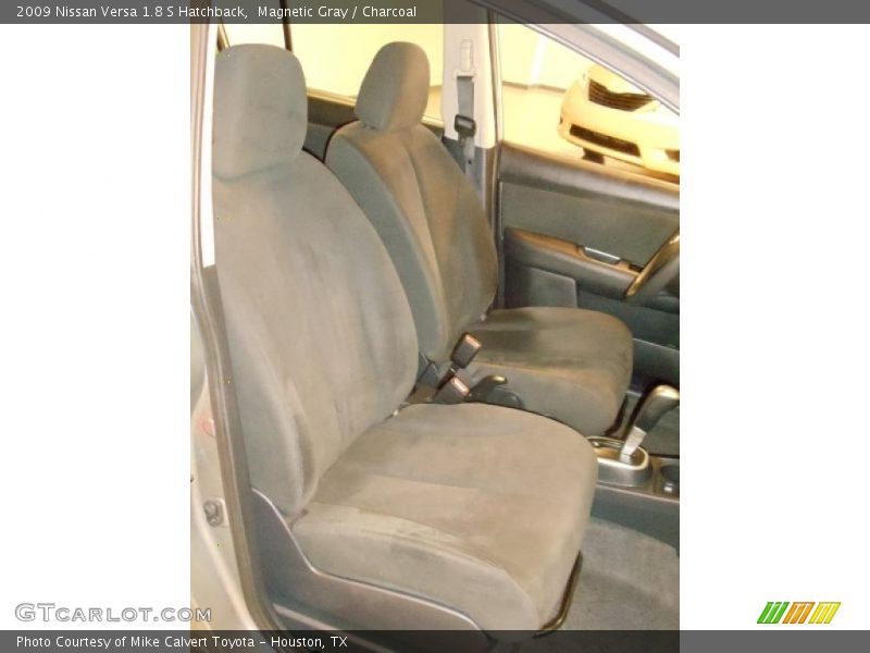 Magnetic Gray / Charcoal 2009 Nissan Versa 1.8 S Hatchback