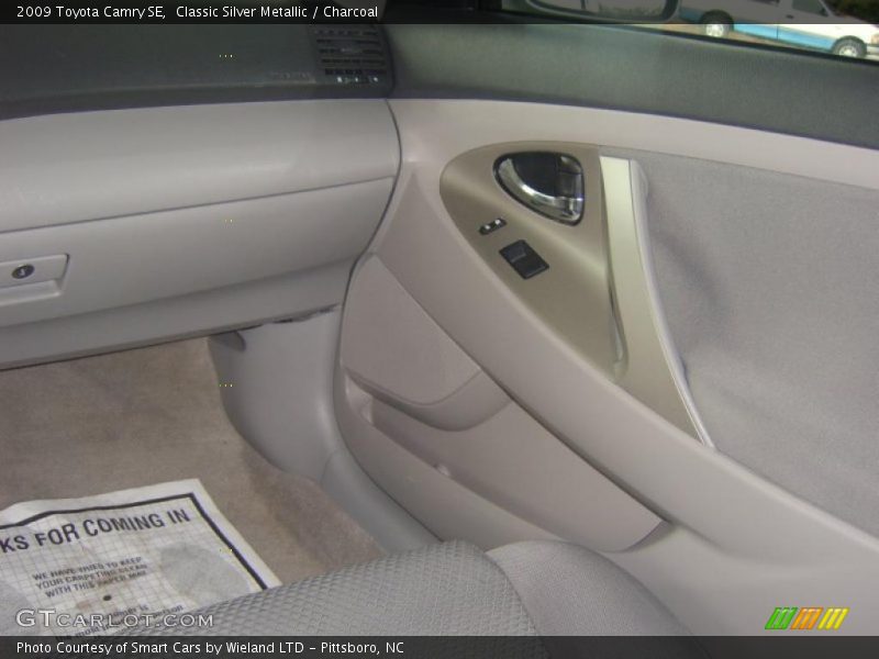 Classic Silver Metallic / Charcoal 2009 Toyota Camry SE