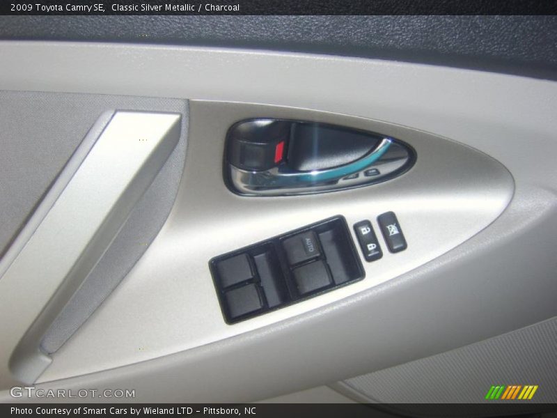 Classic Silver Metallic / Charcoal 2009 Toyota Camry SE
