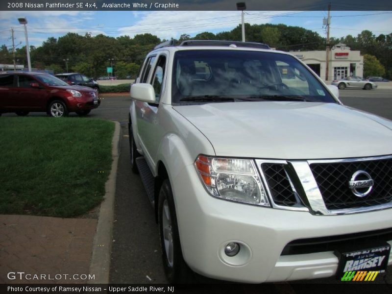 Avalanche White / Graphite 2008 Nissan Pathfinder SE 4x4