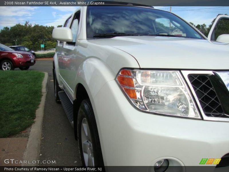 Avalanche White / Graphite 2008 Nissan Pathfinder SE 4x4