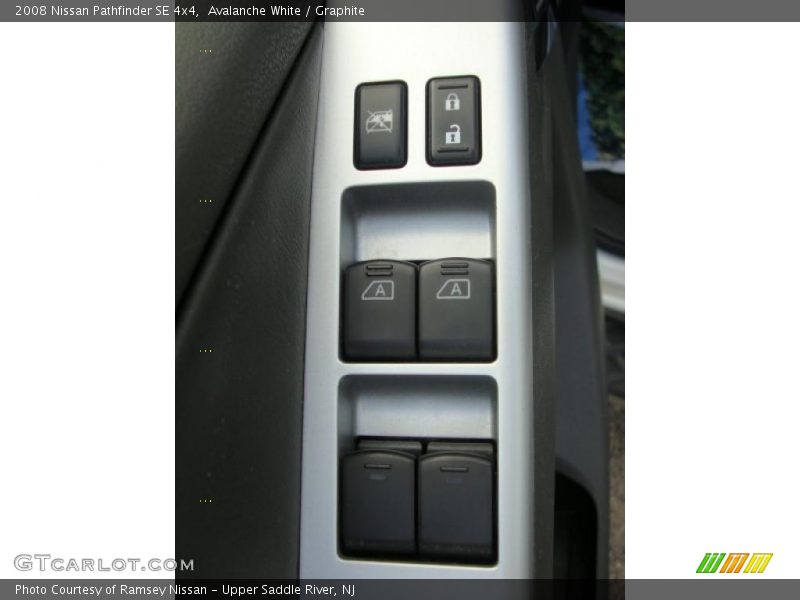 Avalanche White / Graphite 2008 Nissan Pathfinder SE 4x4