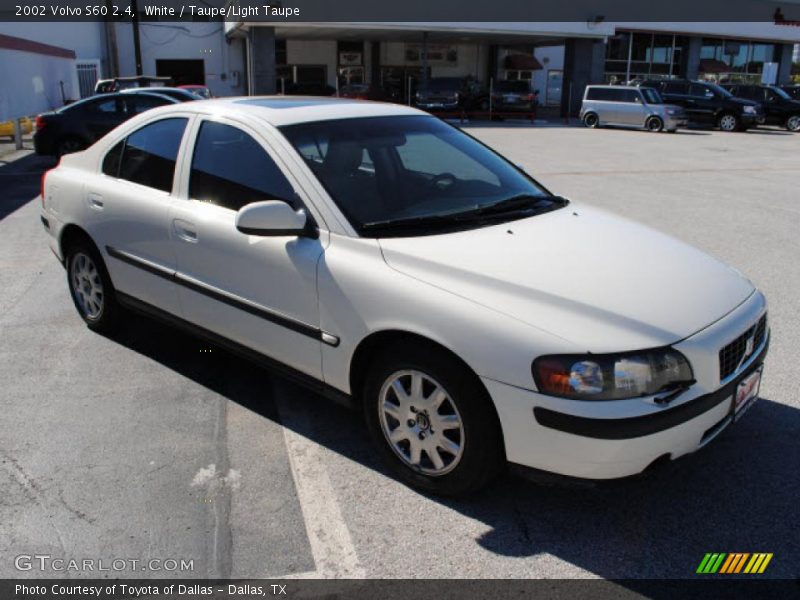 White / Taupe/Light Taupe 2002 Volvo S60 2.4