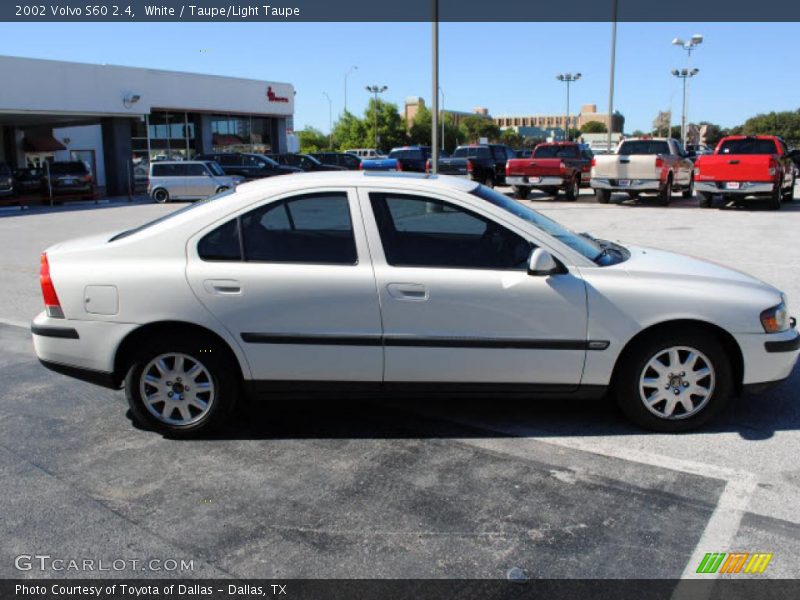 White / Taupe/Light Taupe 2002 Volvo S60 2.4