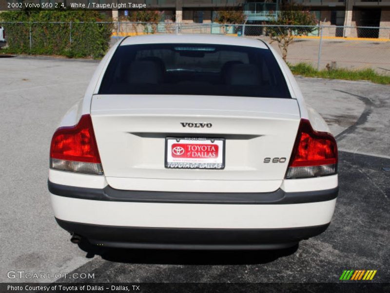 White / Taupe/Light Taupe 2002 Volvo S60 2.4