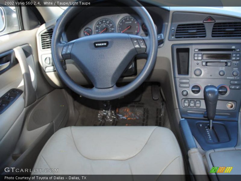 White / Taupe/Light Taupe 2002 Volvo S60 2.4