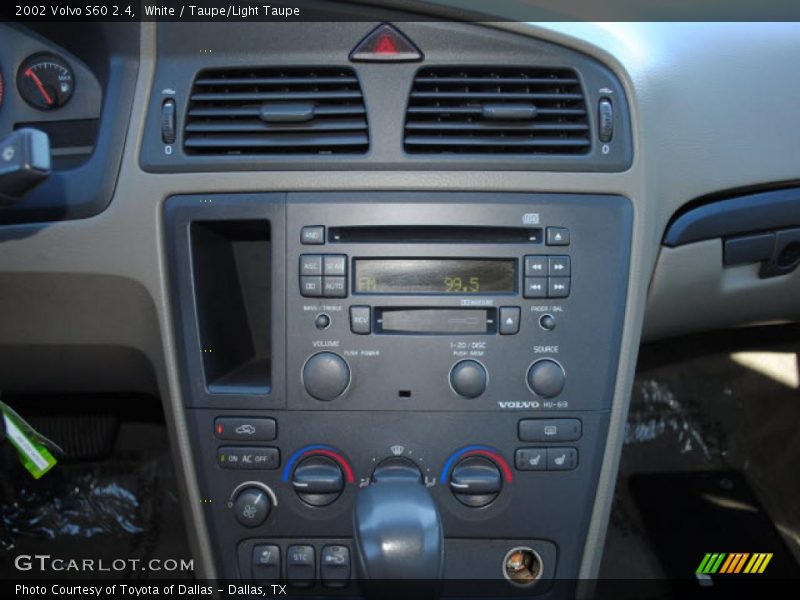 White / Taupe/Light Taupe 2002 Volvo S60 2.4
