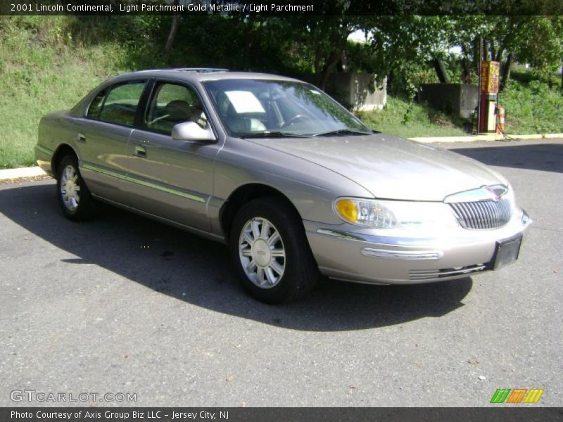 Light Parchment Gold Metallic / Light Parchment 2001 Lincoln Continental