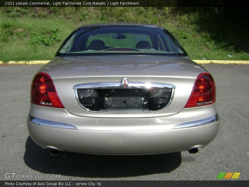 Light Parchment Gold Metallic / Light Parchment 2001 Lincoln Continental