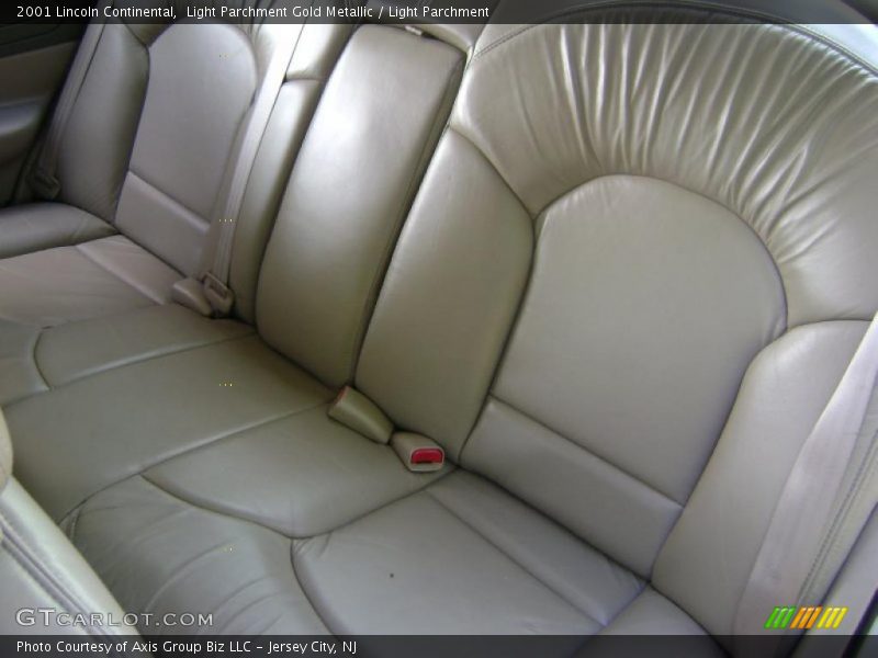 Light Parchment Gold Metallic / Light Parchment 2001 Lincoln Continental