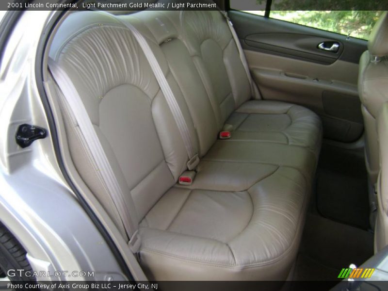 Light Parchment Gold Metallic / Light Parchment 2001 Lincoln Continental