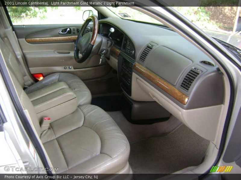 Light Parchment Gold Metallic / Light Parchment 2001 Lincoln Continental