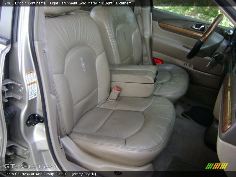 Light Parchment Gold Metallic / Light Parchment 2001 Lincoln Continental
