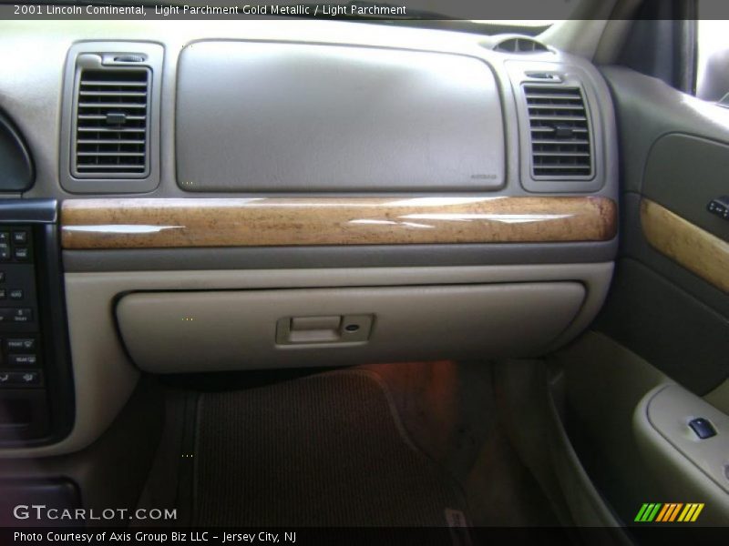 Light Parchment Gold Metallic / Light Parchment 2001 Lincoln Continental