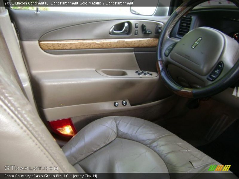 Light Parchment Gold Metallic / Light Parchment 2001 Lincoln Continental