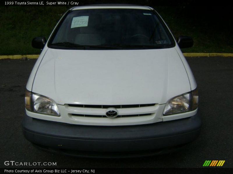 Super White / Gray 1999 Toyota Sienna LE