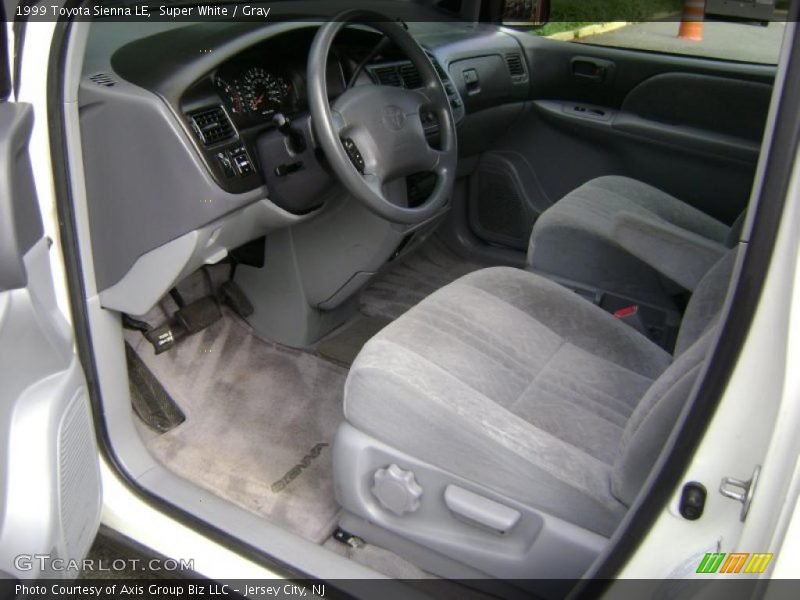 Super White / Gray 1999 Toyota Sienna LE