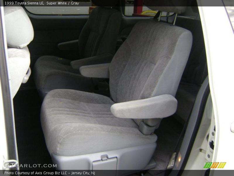 Super White / Gray 1999 Toyota Sienna LE
